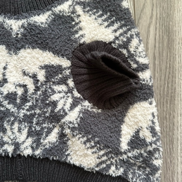 Old navy dog sweater - Picture 5 of 7